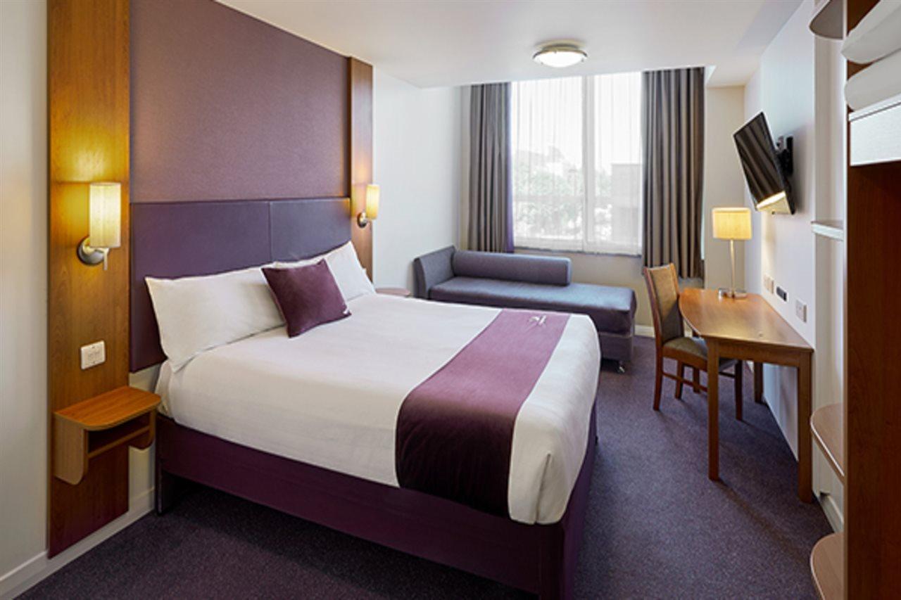 Premier Inn Warrington South Eksteriør billede
