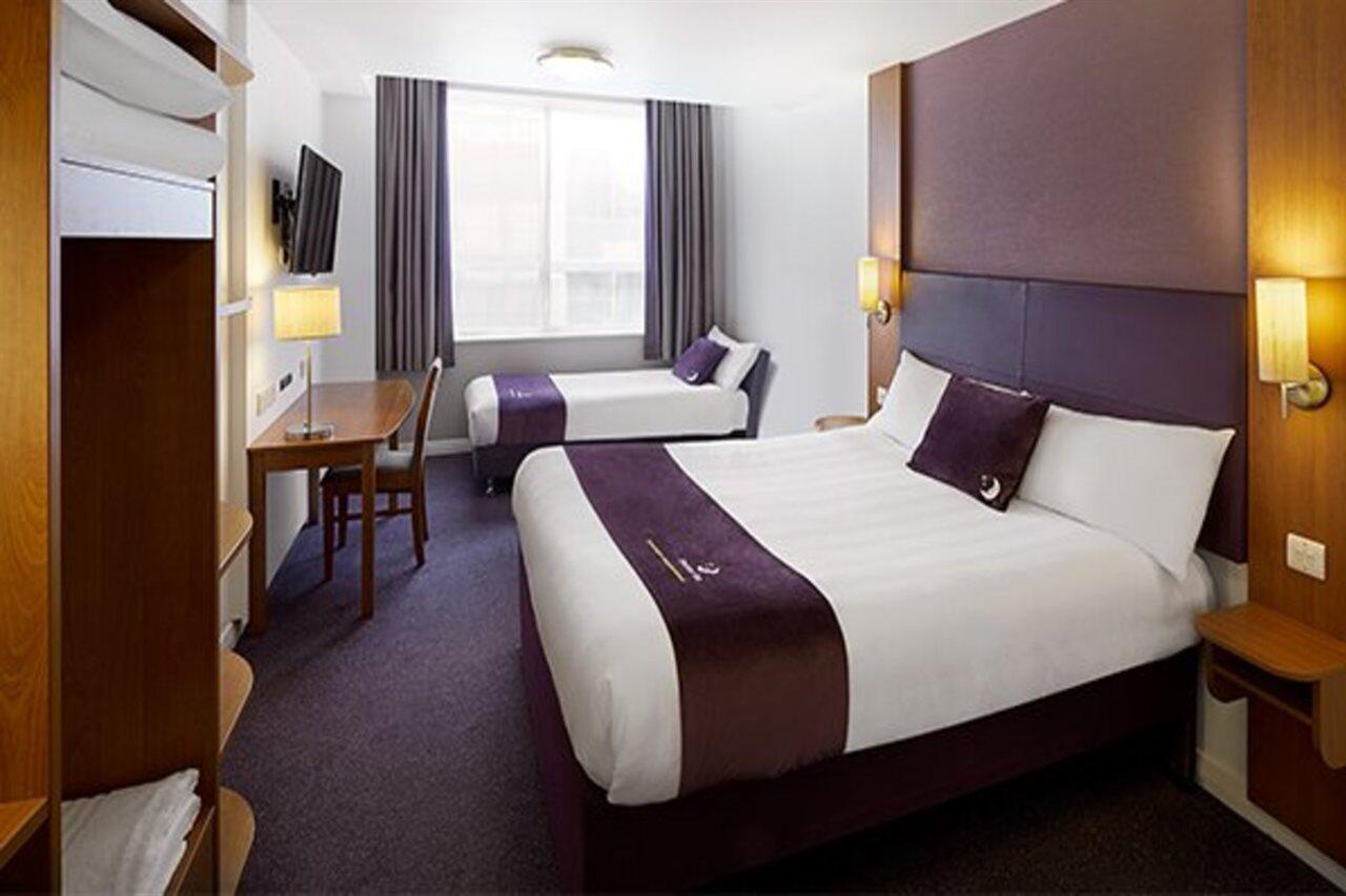 Premier Inn Warrington South Eksteriør billede
