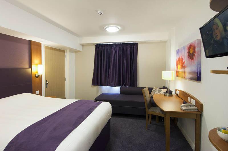 Premier Inn Warrington South Eksteriør billede